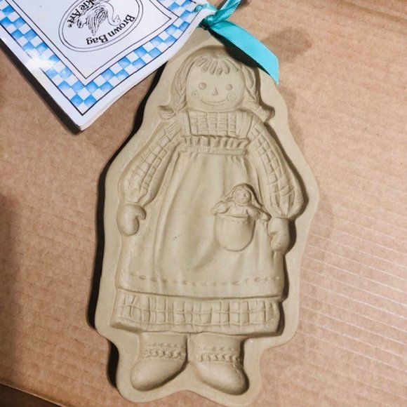 Vintage 1988 Brown Bag Cookie Raggedy Ann Shortbread/Cookie Mold With Tags - Picture 2 of 6